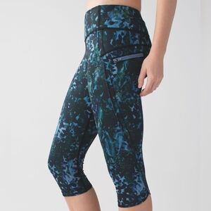Lululemon Run Top Speed Crop Full-On Luxtreme Floral Backdrop Blue Denim Multi